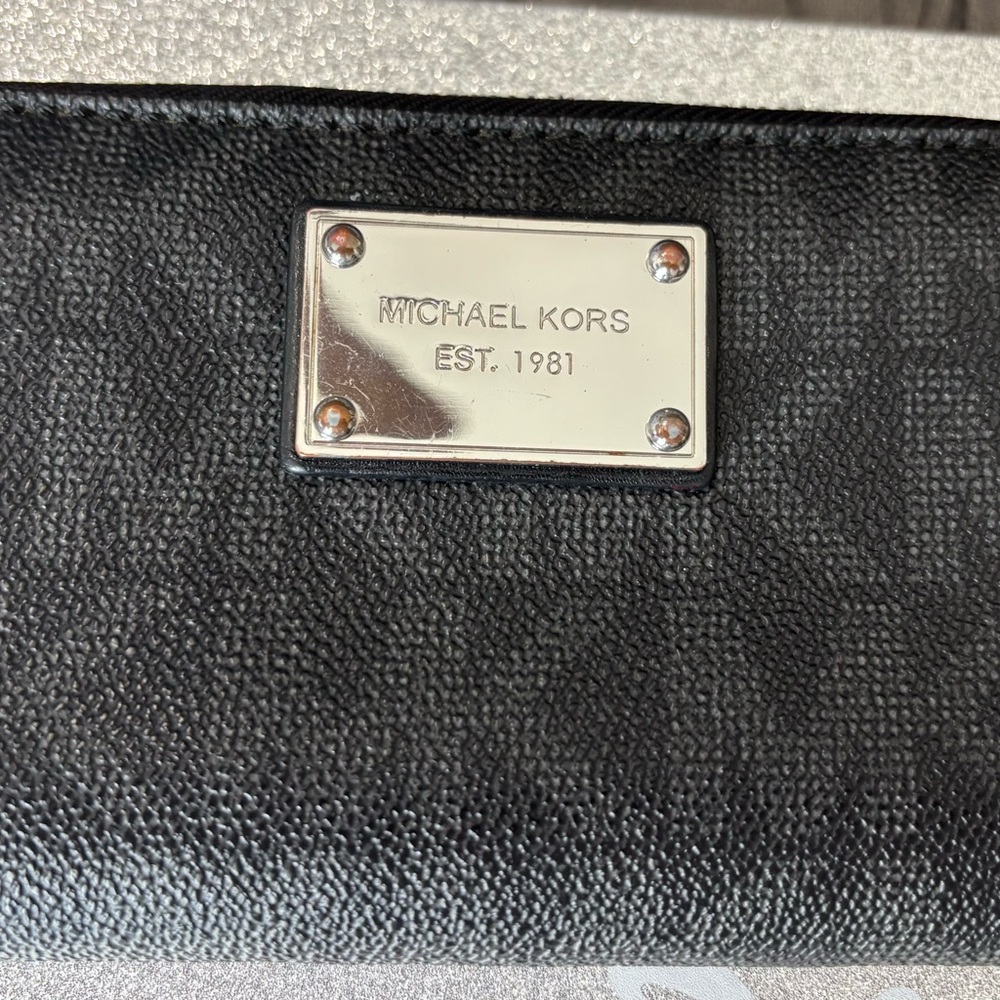 Michael Kors Black Textured Leather Wallwr